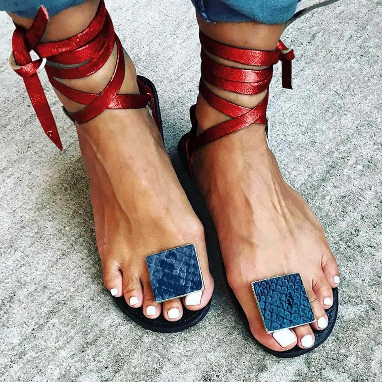Women's Gladiator Roman Flat Sandals with Lace Up Strap Stylish Clip Toe Beach Sandales Summer Footwear Trendy Flats